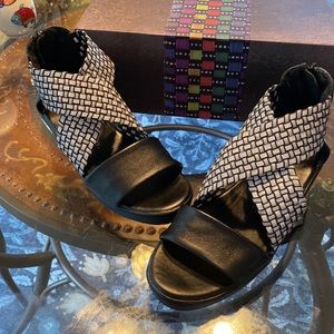 Bernie Mev Black Reflective Woven Sandal, Size 6